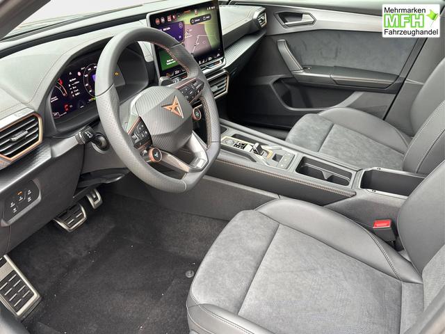 Cupra / Leon / Grau / / / NAVI+KAMERA+KESSY+MEMORY+SHZ+ACC+PDC+LED+19 ALU, Bei den verwendeten Bildern kann es sich um Beispielbilder handeln, ggf. teilweise mit Sonderausstattung.