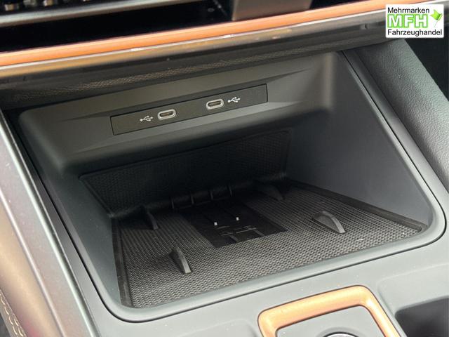Cupra / Leon / Grau / / / NAVI+KAMERA+KESSY+MEMORY+SHZ+ACC+PDC+LED+19 ALU, Bei den verwendeten Bildern kann es sich um Beispielbilder handeln, ggf. teilweise mit Sonderausstattung.