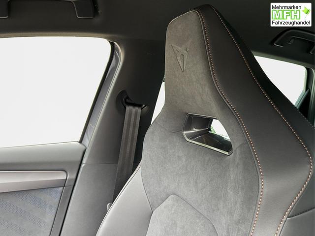 Cupra / Leon / Grau / / / NAVI+KAMERA+KESSY+MEMORY+SHZ+ACC+PDC+LED+19 ALU, Bei den verwendeten Bildern kann es sich um Beispielbilder handeln, ggf. teilweise mit Sonderausstattung.