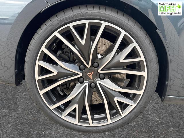 Cupra / Leon / Grau / / / NAVI+KAMERA+KESSY+MEMORY+SHZ+ACC+PDC+LED+19 ALU, Bei den verwendeten Bildern kann es sich um Beispielbilder handeln, ggf. teilweise mit Sonderausstattung.