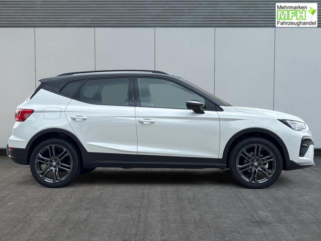 Seat / Arona / / / / KAMERA+PDC+LED+18 ALU+ACC, Bei den verwendeten Bildern kann es sich um Beispielbilder handeln, ggf. teilweise mit Sonderausstattung.