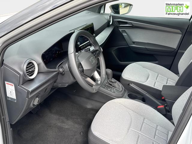 Seat / Arona / / / / KAMERA+PDC+LED+18 ALU+ACC, Bei den verwendeten Bildern kann es sich um Beispielbilder handeln, ggf. teilweise mit Sonderausstattung.