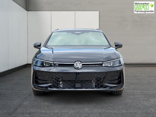 Volkswagen / Passat Variant / / / / LEDER+PANO+AHK+MATRIX+eHK+360 KAM+NAVI+HUD, Bei den verwendeten Bildern kann es sich um Beispielbilder handeln, ggf. teilweise mit Sonderausstattung.
