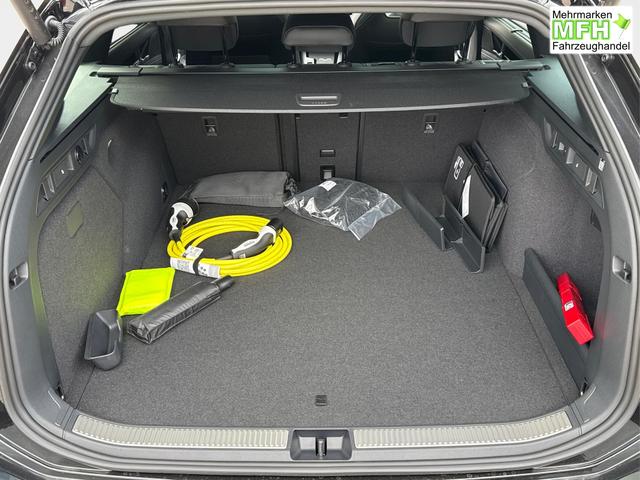 Volkswagen / Passat Variant / / / / LEDER+PANO+AHK+MATRIX+eHK+360 KAM+NAVI+HUD, Bei den verwendeten Bildern kann es sich um Beispielbilder handeln, ggf. teilweise mit Sonderausstattung.