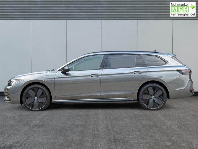 Volkswagen / Passat Variant / / / / LEDER+PANO+AHK+MATRIX+eHK+360 KAM+NAVI+HUD, Bei den verwendeten Bildern kann es sich um Beispielbilder handeln, ggf. teilweise mit Sonderausstattung.