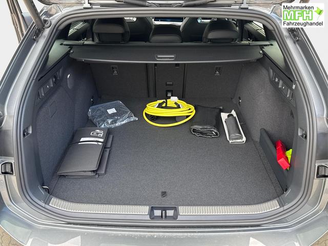 Volkswagen / Passat Variant / / / / LEDER+PANO+AHK+MATRIX+eHK+360 KAM+NAVI+HUD, Bei den verwendeten Bildern kann es sich um Beispielbilder handeln, ggf. teilweise mit Sonderausstattung.