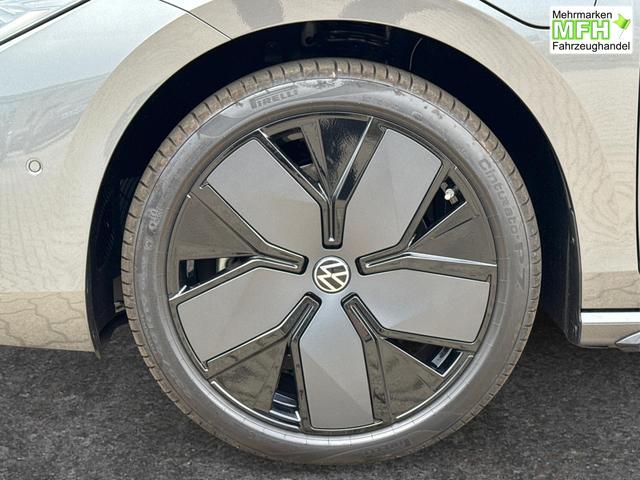 Volkswagen / Passat Variant / / / / LEDER+PANO+AHK+MATRIX+eHK+360 KAM+NAVI+HUD, Bei den verwendeten Bildern kann es sich um Beispielbilder handeln, ggf. teilweise mit Sonderausstattung.