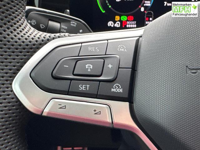 Volkswagen / Passat Variant / / / / LEDER+PANO+AHK+MATRIX+eHK+360 KAM+NAVI+HUD, Bei den verwendeten Bildern kann es sich um Beispielbilder handeln, ggf. teilweise mit Sonderausstattung.