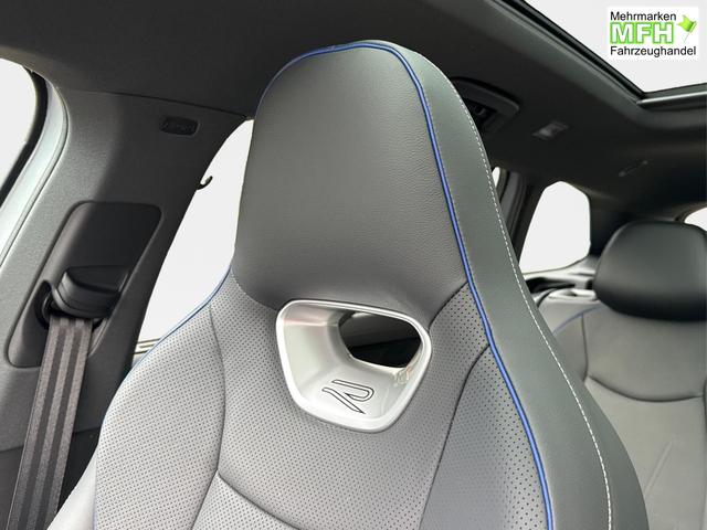 Volkswagen / Passat Variant / / / / LEDER+PANO+AHK+MATRIX+eHK+360 KAM+NAVI+HUD, Bei den verwendeten Bildern kann es sich um Beispielbilder handeln, ggf. teilweise mit Sonderausstattung.