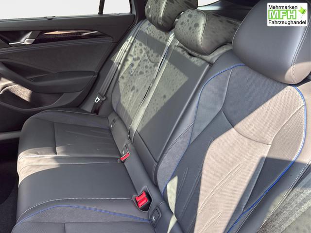 Volkswagen / Passat Variant / / / / LEDER+PANO+AHK+MATRIX+eHK+360 KAM+NAVI+HUD, Bei den verwendeten Bildern kann es sich um Beispielbilder handeln, ggf. teilweise mit Sonderausstattung.