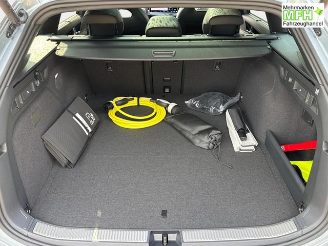 Volkswagen / Passat Variant / / / / LEDER+PANO+AHK+MATRIX+eHK+360 KAM+NAVI+HUD, Bei den verwendeten Bildern kann es sich um Beispielbilder handeln, ggf. teilweise mit Sonderausstattung.