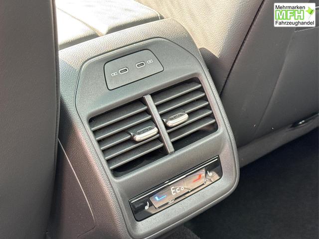 Volkswagen / Passat Variant / / / / LEDER+PANO+AHK+MATRIX+eHK+360 KAM+NAVI+HUD, Bei den verwendeten Bildern kann es sich um Beispielbilder handeln, ggf. teilweise mit Sonderausstattung.