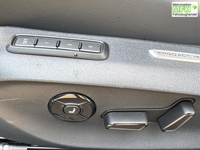 Volkswagen / Passat Variant / / / / LEDER+PANO+AHK+MATRIX+eHK+360 KAM+NAVI+HUD, Bei den verwendeten Bildern kann es sich um Beispielbilder handeln, ggf. teilweise mit Sonderausstattung.