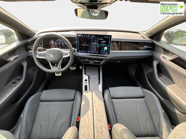 Volkswagen / Passat Variant / / / / LEDER+PANO+AHK+MATRIX+eHK+360 KAM+NAVI+HUD, Bei den verwendeten Bildern kann es sich um Beispielbilder handeln, ggf. teilweise mit Sonderausstattung.