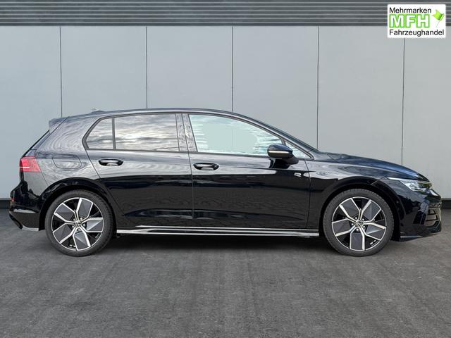 Volkswagen / Golf / Schwarz / / / LED-PLUS+ACC+SHZ+KEYLESS+KAMERA+18 ALU, Bei den verwendeten Bildern kann es sich um Beispielbilder handeln, ggf. teilweise mit Sonderausstattung.