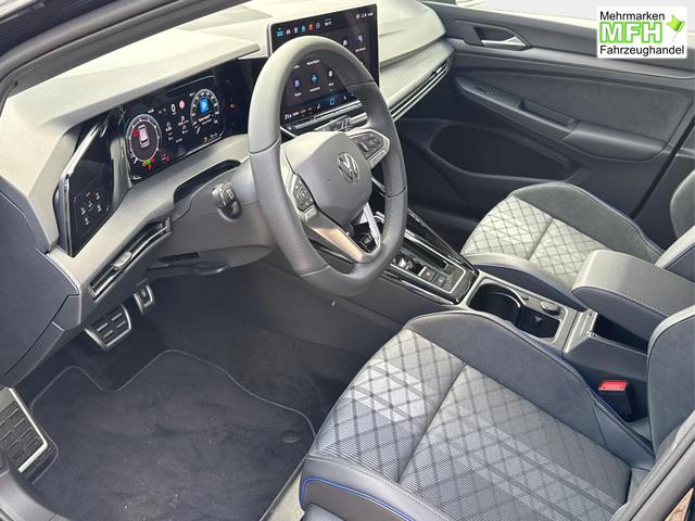 Volkswagen / Golf / Schwarz / / / LED-PLUS+ACC+SHZ+KEYLESS+KAMERA+18 ALU, Bei den verwendeten Bildern kann es sich um Beispielbilder handeln, ggf. teilweise mit Sonderausstattung.