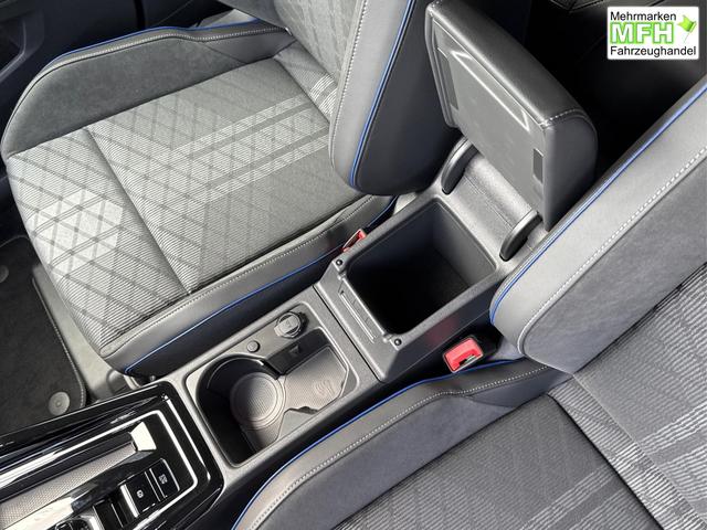 Volkswagen / Golf / Schwarz / / / LED-PLUS+ACC+SHZ+KEYLESS+KAMERA+18 ALU, Bei den verwendeten Bildern kann es sich um Beispielbilder handeln, ggf. teilweise mit Sonderausstattung.