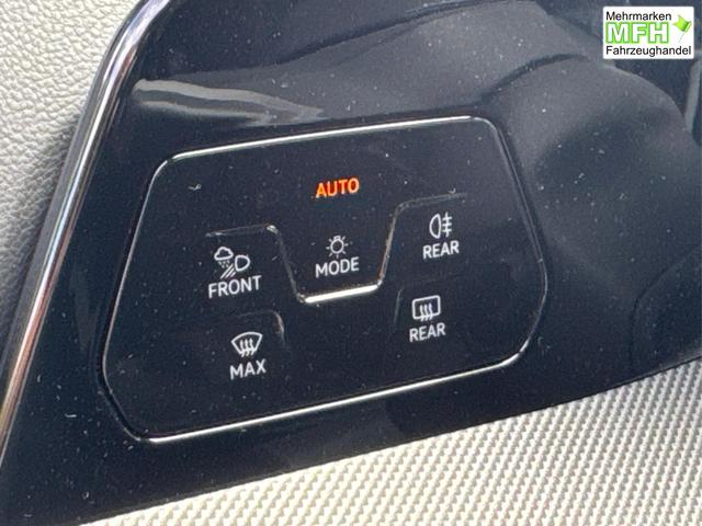 Volkswagen / Golf / Schwarz / / / LED-PLUS+ACC+SHZ+KEYLESS+KAMERA+18 ALU, Bei den verwendeten Bildern kann es sich um Beispielbilder handeln, ggf. teilweise mit Sonderausstattung.