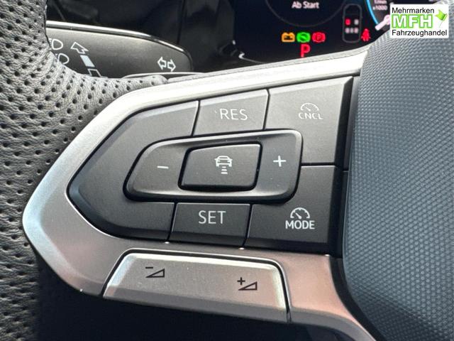 Volkswagen / Golf / Schwarz / / / LED-PLUS+ACC+SHZ+KEYLESS+KAMERA+18 ALU, Bei den verwendeten Bildern kann es sich um Beispielbilder handeln, ggf. teilweise mit Sonderausstattung.