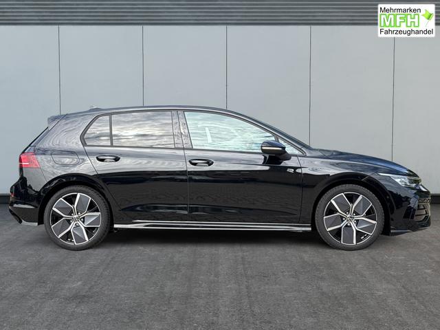 Volkswagen / Golf / Schwarz / / / LED-PLUS+ACC+SHZ+KEYLESS+KAMERA+18 ALU, Bei den verwendeten Bildern kann es sich um Beispielbilder handeln, ggf. teilweise mit Sonderausstattung.