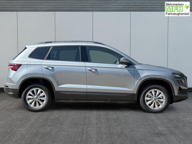 Skoda / Karoq / Silber / / / AHK+LED+KAMERA+PDC+ACC, Bei den verwendeten Bildern kann es sich um Beispielbilder handeln, ggf. teilweise mit Sonderausstattung.