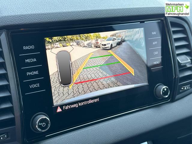 Skoda / Karoq / Silber / / / AHK+LED+KAMERA+PDC+ACC, Bei den verwendeten Bildern kann es sich um Beispielbilder handeln, ggf. teilweise mit Sonderausstattung.