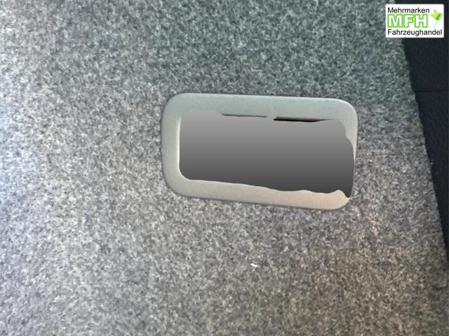 Skoda / Karoq / Silber / / / AHK+LED+KAMERA+PDC+ACC, Bei den verwendeten Bildern kann es sich um Beispielbilder handeln, ggf. teilweise mit Sonderausstattung.