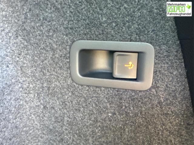 Skoda / Karoq / Silber / / / AHK+LED+KAMERA+PDC+ACC, Bei den verwendeten Bildern kann es sich um Beispielbilder handeln, ggf. teilweise mit Sonderausstattung.