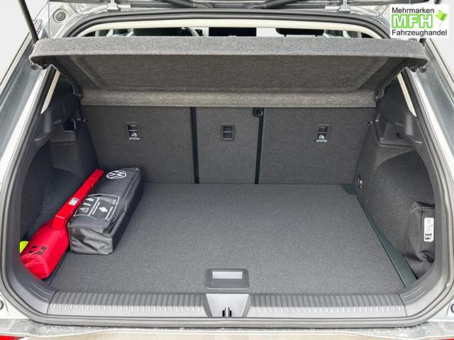 Volkswagen / T-Roc / Grau / / / 5J GARANTIE+ACC+17 ALU+KAMERA+SHZ+LED , Bei den verwendeten Bildern kann es sich um Beispielbilder handeln, ggf. teilweise mit Sonderausstattung.