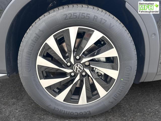 Volkswagen / T-Roc / Schwarz / / / 5J GARANTIE+AHK+ACC+17 ALU+KAMERA+SHZ+LED , Bei den verwendeten Bildern kann es sich um Beispielbilder handeln, ggf. teilweise mit Sonderausstattung.