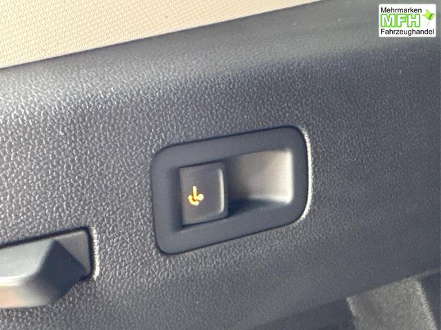 Volkswagen / T-Roc / Schwarz / / / 5J GARANTIE+AHK+ACC+17 ALU+KAMERA+SHZ+LED , Bei den verwendeten Bildern kann es sich um Beispielbilder handeln, ggf. teilweise mit Sonderausstattung.