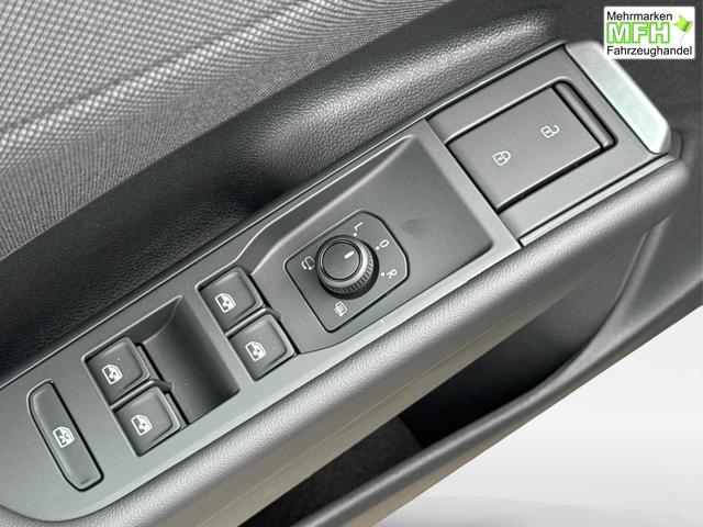 Volkswagen / T-Roc / Schwarz / / / 5J GARANTIE+AHK+ACC+17 ALU+KAMERA+SHZ+LED , Bei den verwendeten Bildern kann es sich um Beispielbilder handeln, ggf. teilweise mit Sonderausstattung.