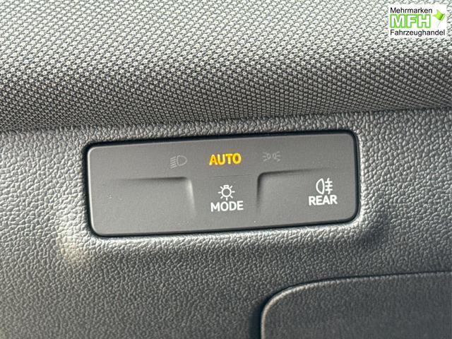 Volkswagen / T-Roc / Schwarz / / / 5J GARANTIE+AHK+ACC+17 ALU+KAMERA+SHZ+LED , Bei den verwendeten Bildern kann es sich um Beispielbilder handeln, ggf. teilweise mit Sonderausstattung.