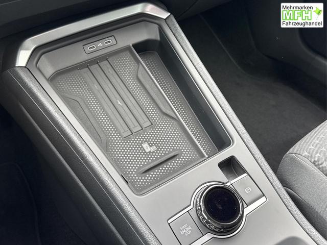 Volkswagen / T-Roc / Schwarz / / / 5J GARANTIE+AHK+ACC+17 ALU+KAMERA+SHZ+LED , Bei den verwendeten Bildern kann es sich um Beispielbilder handeln, ggf. teilweise mit Sonderausstattung.