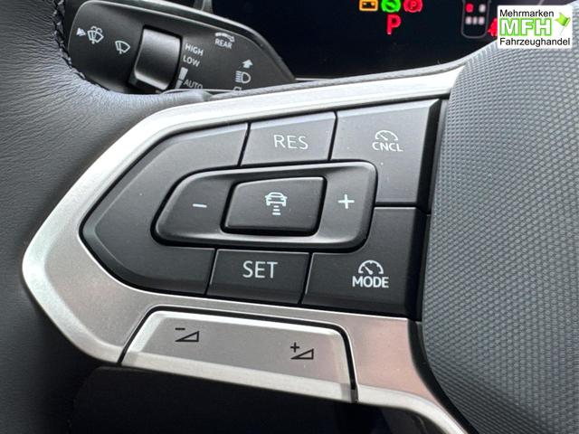 Volkswagen / T-Roc / Schwarz / / / 5J GARANTIE+AHK+ACC+17 ALU+KAMERA+SHZ+LED , Bei den verwendeten Bildern kann es sich um Beispielbilder handeln, ggf. teilweise mit Sonderausstattung.