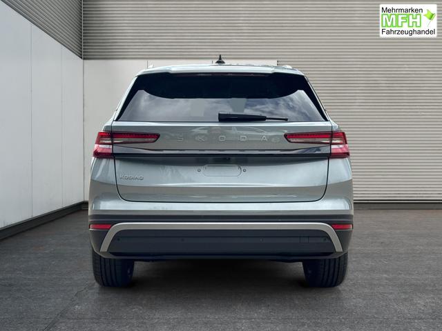 Skoda / Kodiaq / Silber / / / DSG+AHK+NAVI+19'' ALU+ACC+KAMERA, Bei den verwendeten Bildern kann es sich um Beispielbilder handeln, ggf. teilweise mit Sonderausstattung.