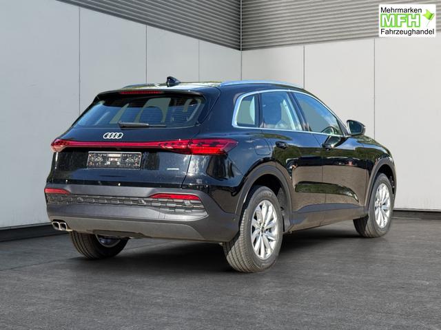Audi / Q5 / Schwarz / / / QUATTRO+NAVI+KAMERA+AHK+PANO+SHZ+PDC+ACC, Bei den verwendeten Bildern kann es sich um Beispielbilder handeln, ggf. teilweise mit Sonderausstattung.