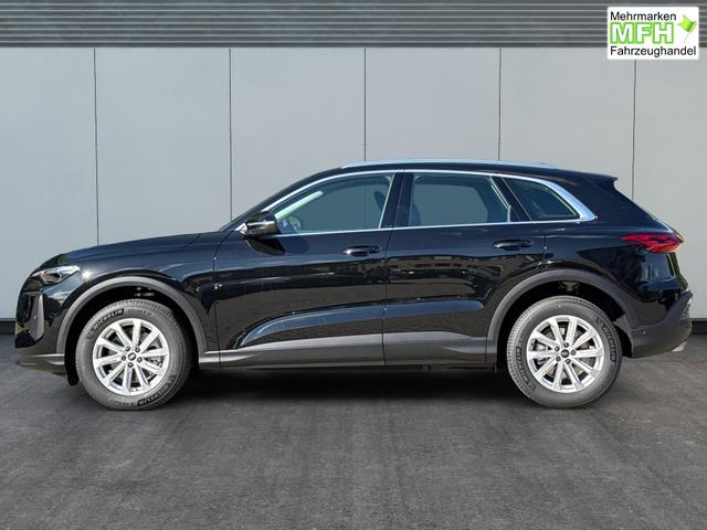 Audi / Q5 / Schwarz / / / QUATTRO+NAVI+KAMERA+AHK+PANO+SHZ+PDC+ACC, Bei den verwendeten Bildern kann es sich um Beispielbilder handeln, ggf. teilweise mit Sonderausstattung.
