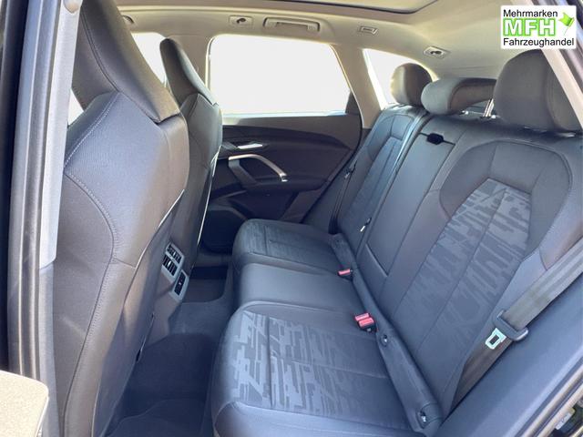 Audi / Q5 / Schwarz / / / QUATTRO+NAVI+KAMERA+AHK+PANO+SHZ+PDC+ACC, Bei den verwendeten Bildern kann es sich um Beispielbilder handeln, ggf. teilweise mit Sonderausstattung.