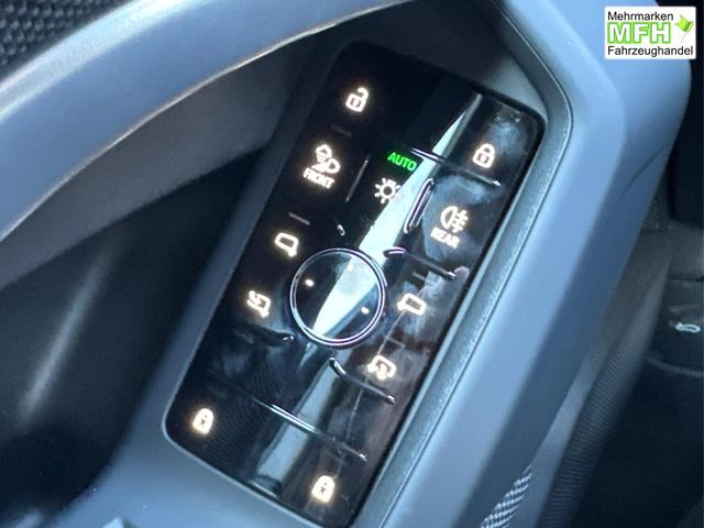 Audi / Q5 / Schwarz / / / QUATTRO+NAVI+KAMERA+AHK+PANO+SHZ+PDC+ACC, Bei den verwendeten Bildern kann es sich um Beispielbilder handeln, ggf. teilweise mit Sonderausstattung.