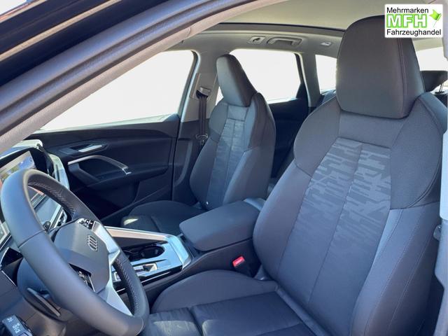 Audi / Q5 / Schwarz / / / QUATTRO+NAVI+KAMERA+AHK+PANO+SHZ+PDC+ACC, Bei den verwendeten Bildern kann es sich um Beispielbilder handeln, ggf. teilweise mit Sonderausstattung.