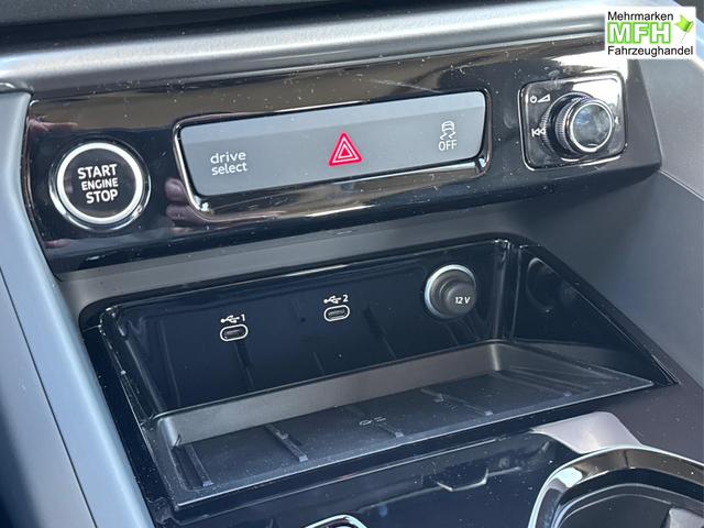 Audi / Q5 / Schwarz / / / QUATTRO+NAVI+KAMERA+AHK+PANO+SHZ+PDC+ACC, Bei den verwendeten Bildern kann es sich um Beispielbilder handeln, ggf. teilweise mit Sonderausstattung.
