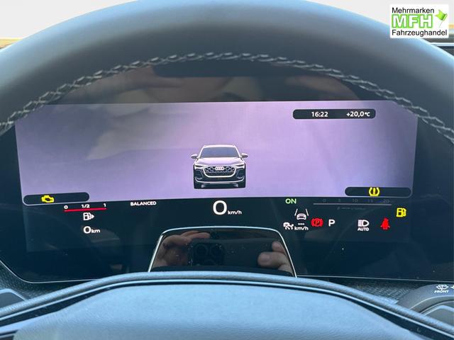 Audi / Q5 / Schwarz / / / QUATTRO+NAVI+KAMERA+AHK+PANO+SHZ+PDC+ACC, Bei den verwendeten Bildern kann es sich um Beispielbilder handeln, ggf. teilweise mit Sonderausstattung.