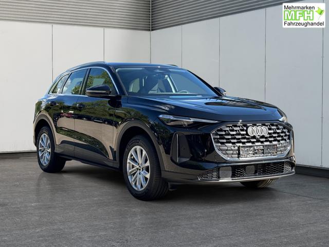 Audi / Q5 / Schwarz / / / QUATTRO+NAVI+KAMERA+AHK+PANO+SHZ+PDC+ACC, Bei den verwendeten Bildern kann es sich um Beispielbilder handeln, ggf. teilweise mit Sonderausstattung.
