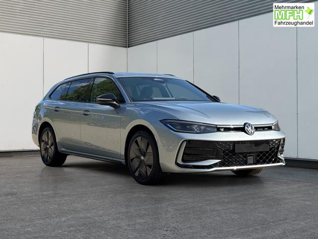 Volkswagen / Passat Variant / Silber / / / LEDER+PANO+AHK+MATRIX+eHK+360 KAM+NAVI+HUD, Bei den verwendeten Bildern kann es sich um Beispielbilder handeln, ggf. teilweise mit Sonderausstattung.