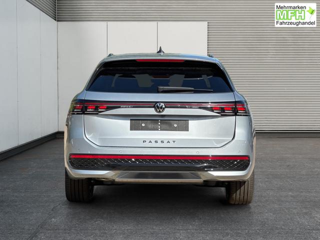 Volkswagen / Passat Variant / Silber / / / LEDER+PANO+AHK+MATRIX+eHK+360 KAM+NAVI+HUD, Bei den verwendeten Bildern kann es sich um Beispielbilder handeln, ggf. teilweise mit Sonderausstattung.