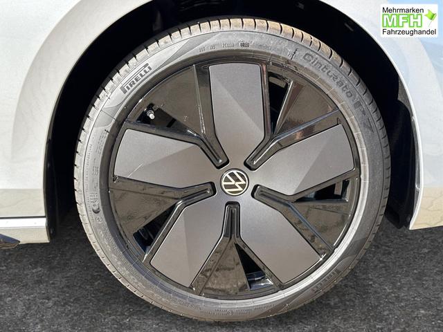 Volkswagen / Passat Variant / Silber / / / LEDER+PANO+AHK+MATRIX+eHK+360 KAM+NAVI+HUD, Bei den verwendeten Bildern kann es sich um Beispielbilder handeln, ggf. teilweise mit Sonderausstattung.