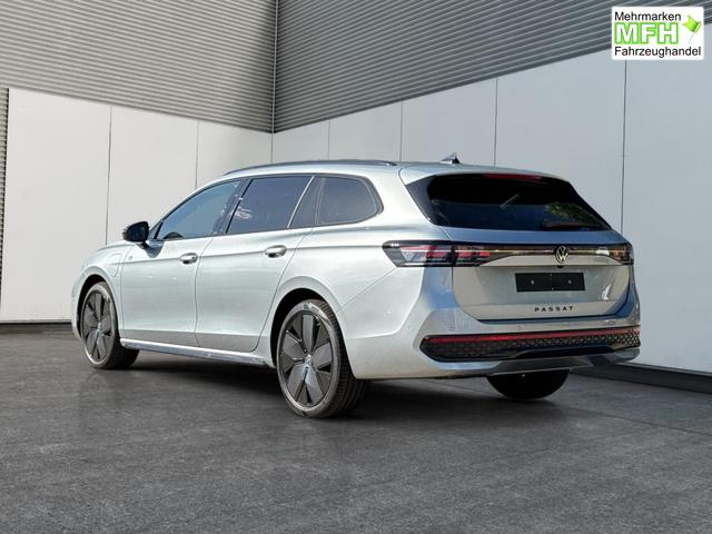 Volkswagen / Passat Variant / Silber / / / LEDER+PANO+AHK+MATRIX+eHK+360 KAM+NAVI+HUD, Bei den verwendeten Bildern kann es sich um Beispielbilder handeln, ggf. teilweise mit Sonderausstattung.