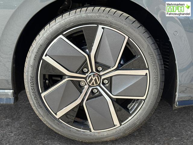 Volkswagen / Golf / Grau / / / PANO+LED-PLUS+ACC+SHZ+KEYLESS+KAMERA+18 ALU, Bei den verwendeten Bildern kann es sich um Beispielbilder handeln, ggf. teilweise mit Sonderausstattung.