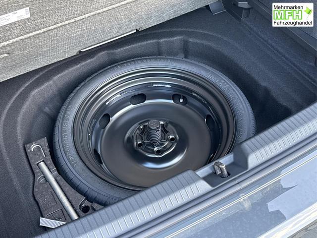 Volkswagen / Golf / Grau / / / PANO+LED-PLUS+ACC+SHZ+KEYLESS+KAMERA+18 ALU, Bei den verwendeten Bildern kann es sich um Beispielbilder handeln, ggf. teilweise mit Sonderausstattung.